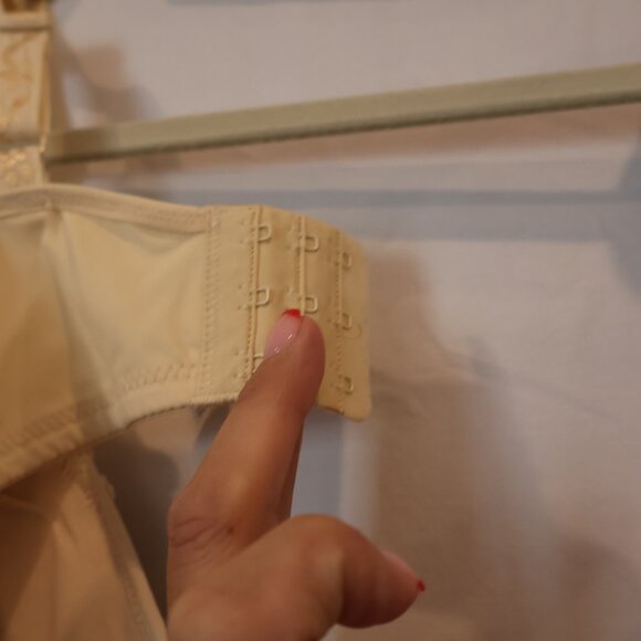 Set of Bras - Picture 7 of 8